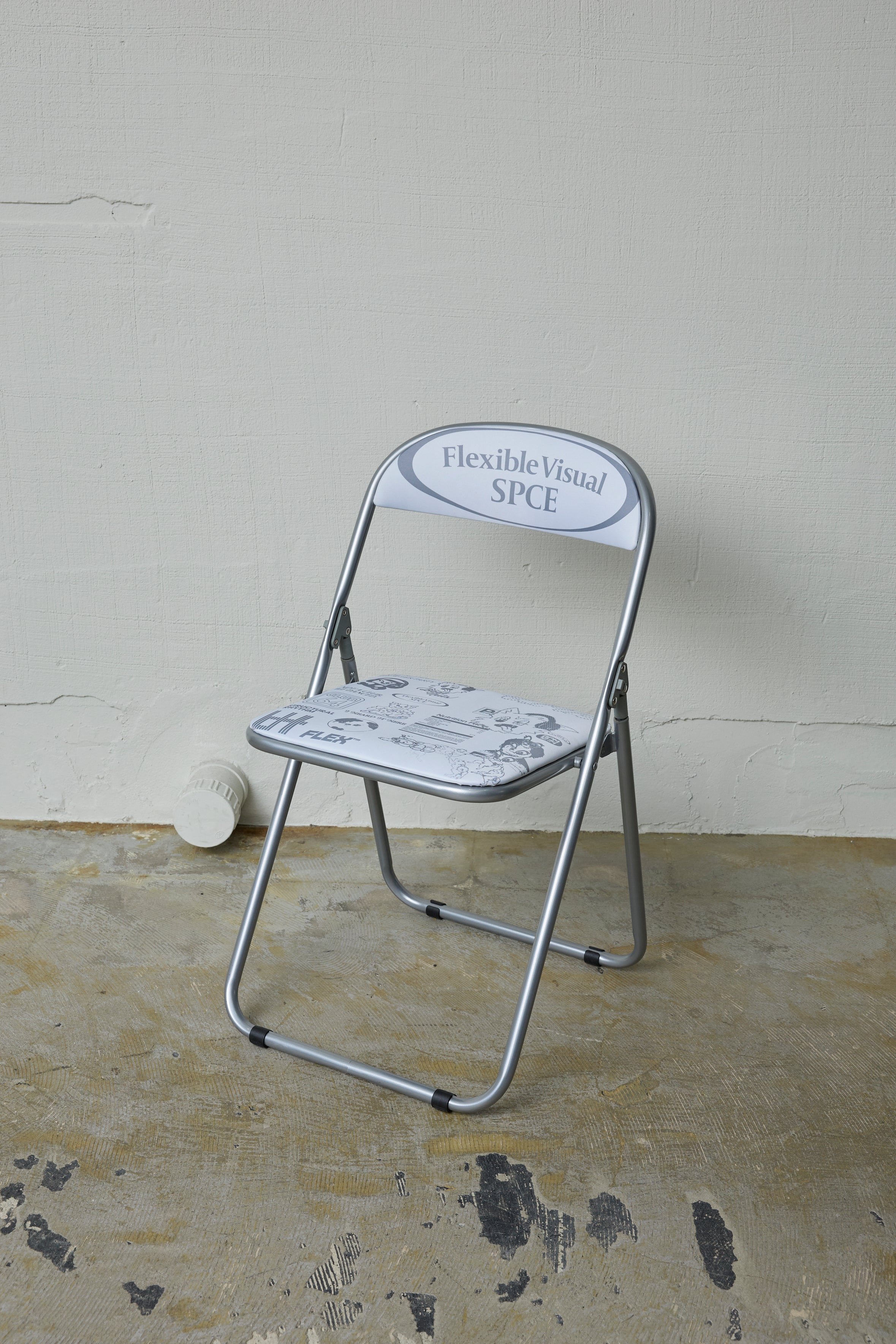 VARIOUS ARTISTS Metal folding chair